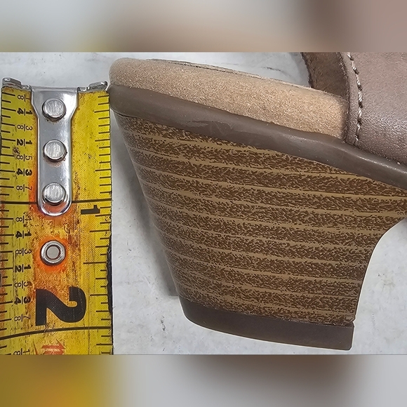 Earth Leather Two-Piece Heeled Sandals - Carson Westport New Khaki Size 7W - Picture 16 of 16